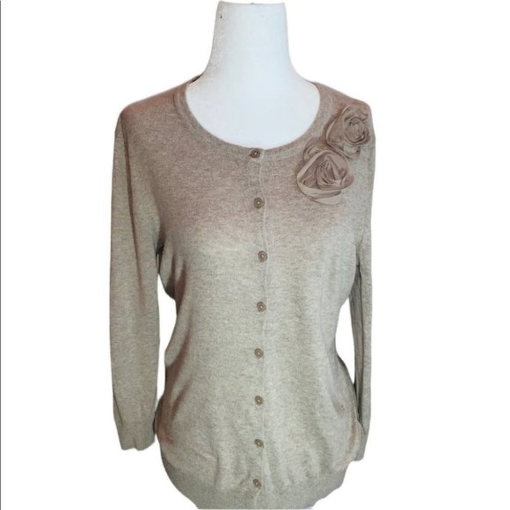 𝅺Beige Button Front Cotton Cardigan Sweater Flower Details Size S/M